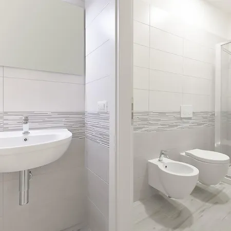 Lhe Les Trois Merveilles - Grey Lewis Чезена