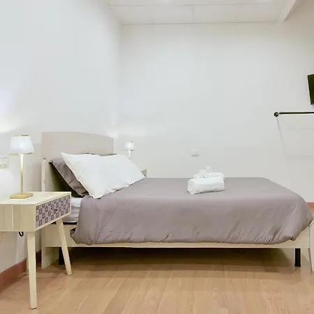 Lhe Les Trois Merveilles - Grey Lewis Apartment