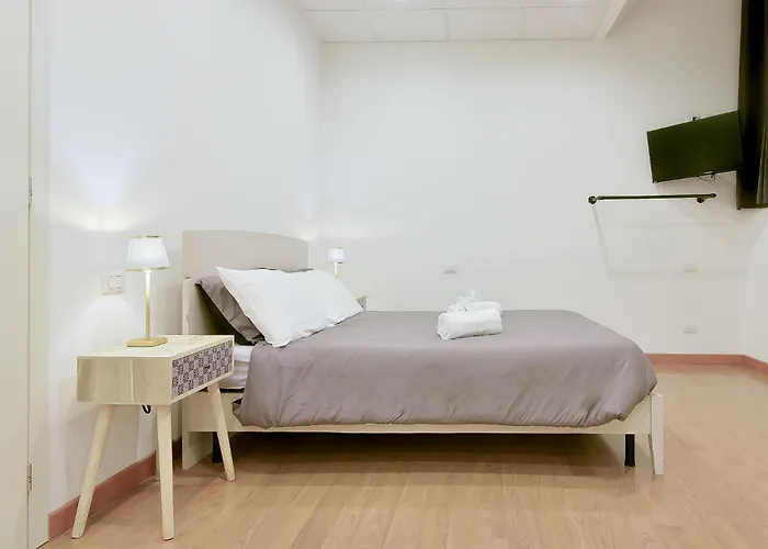 Lhe Les Trois Merveilles - Grey Lewis Lejlighed